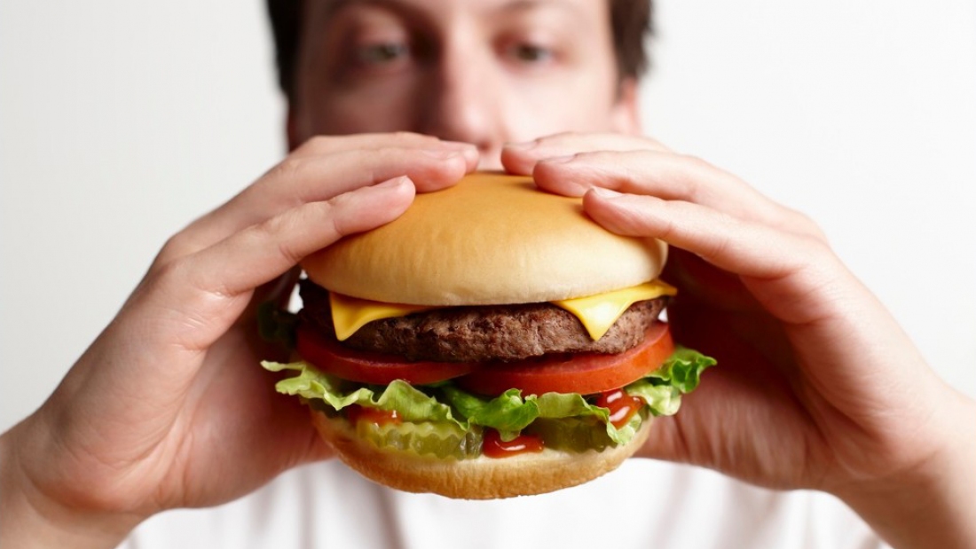 다이어트 망치는 '잘못된 식습관' 4가지는?